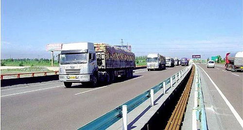 新疆國際道路運輸線路總數(shù)達111條，居全國之首，普通貨物道路運輸蓬勃發(fā)展